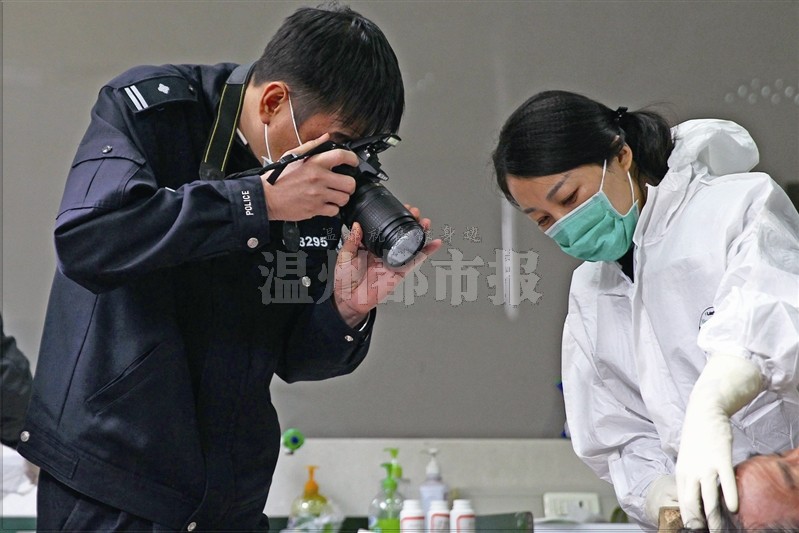 温都记者日前跟随龙湾公安分局刑侦大队女法医刘晶茹,探寻命案现场