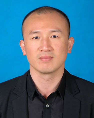 曾伟.jpg 曾伟.jpg